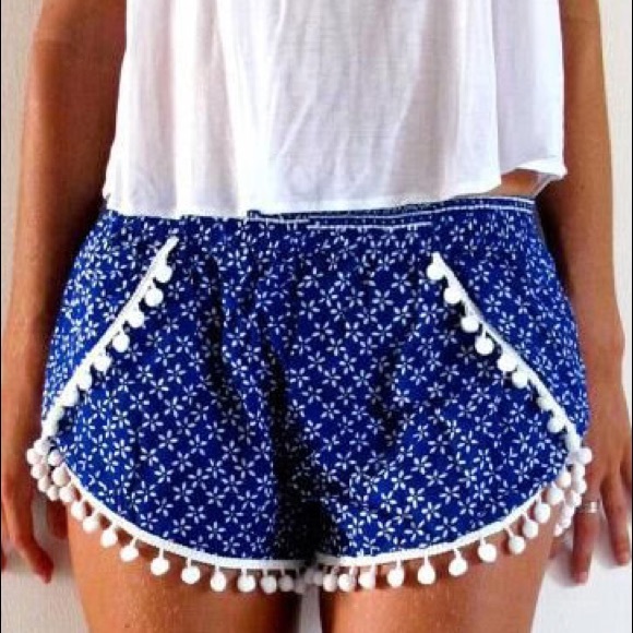 🆕NEW ARRIVAL❣️ BLUE VINTAGE PRINT POM POM SHORTS - Picture 4 of 4